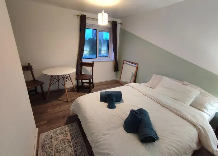 Bright Maisonette Near Central Birmingham