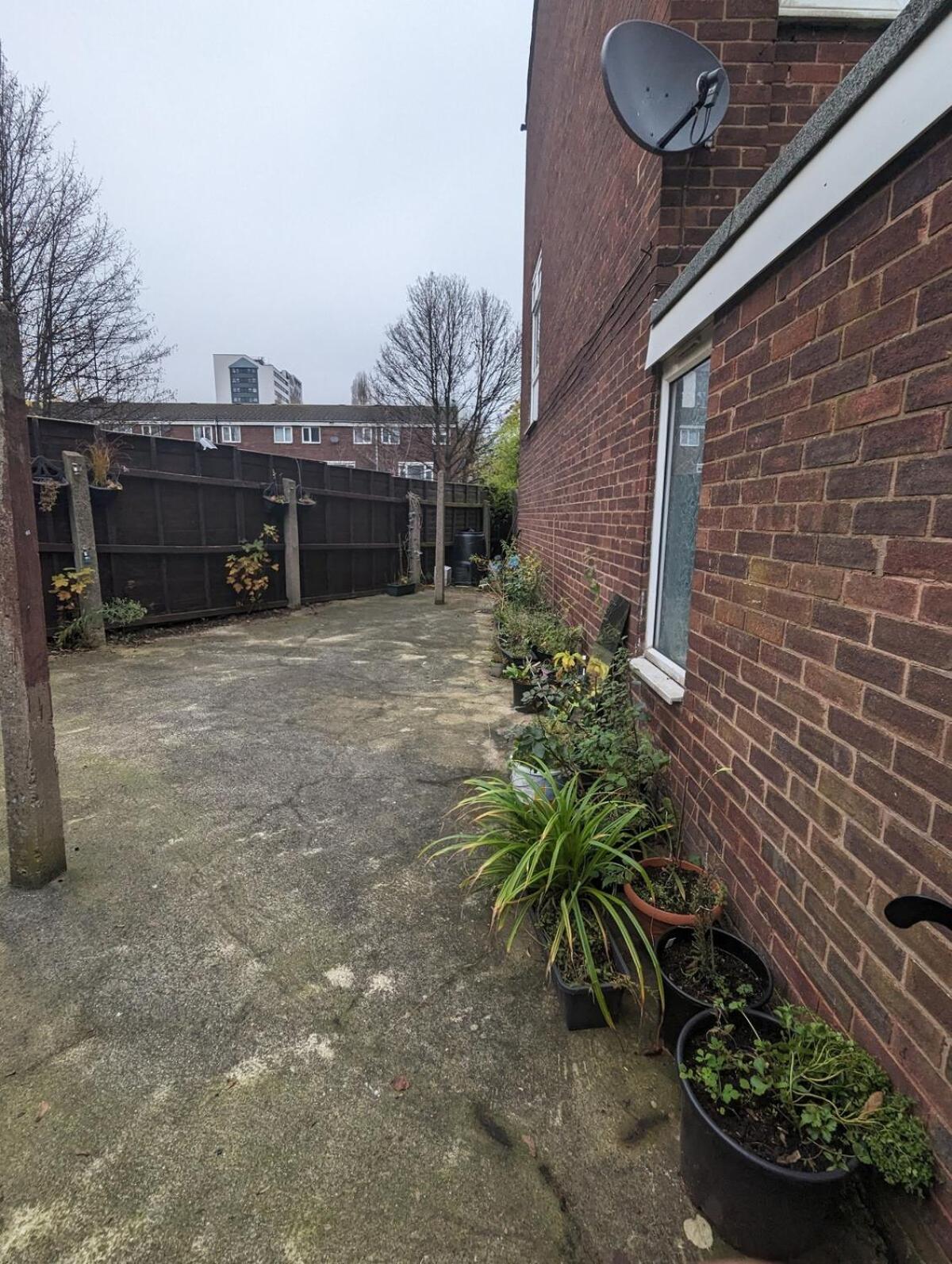 Bright Maisonette Near Birmingham