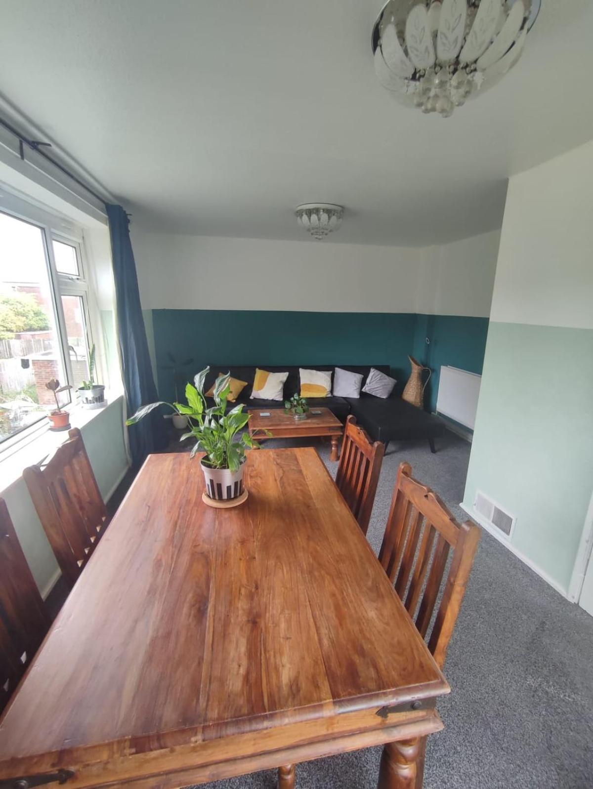 Bright Maisonette Near Apartamento *